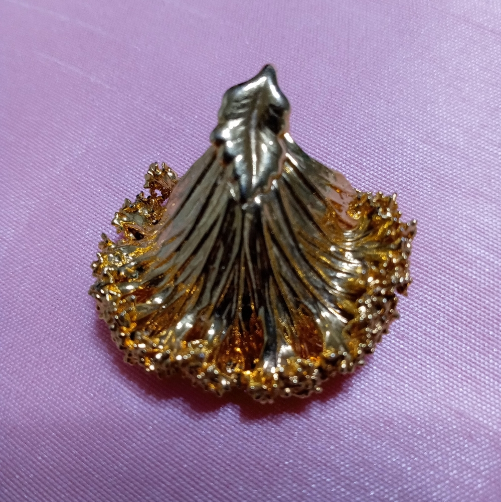 Gold pendant vintage